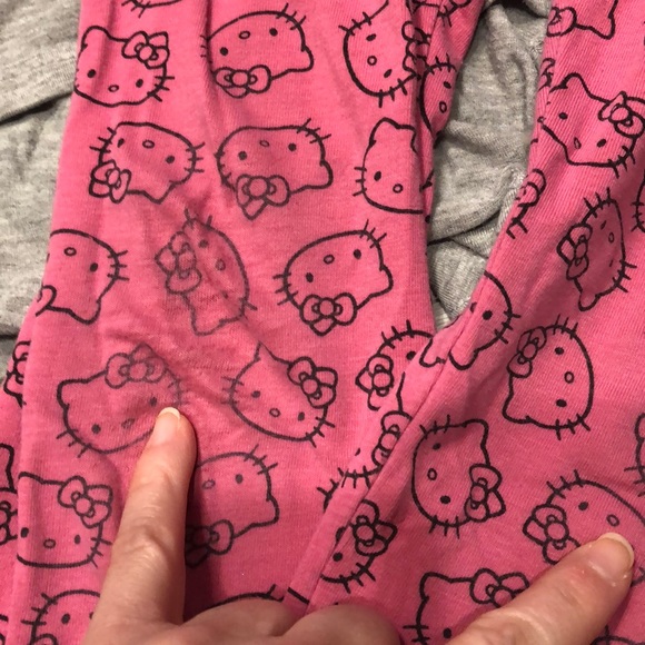 🔥$4 ADD ON!🔥 HELLO KITTY girls pajamas - Picture 4 of 4